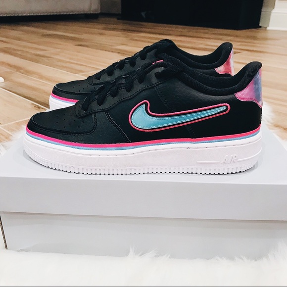 Nike Air Force 1 LV8 - Picture 4 of 8